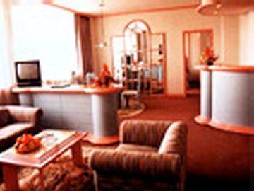 Golden Dragon Hotel Kunming Exterior photo