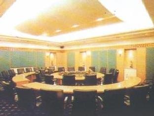 Golden Dragon Hotel Kunming Exterior photo